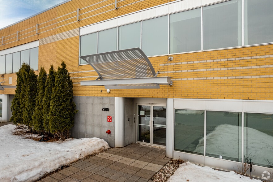 More Photos Of 7200 Rue Frédérick-Banting, Saint-Laurent Office For Sale
