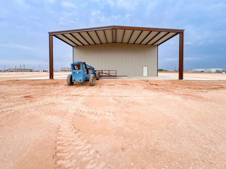 More Photos Of 4601 E County Road 128, Midland Warehouse For Lease