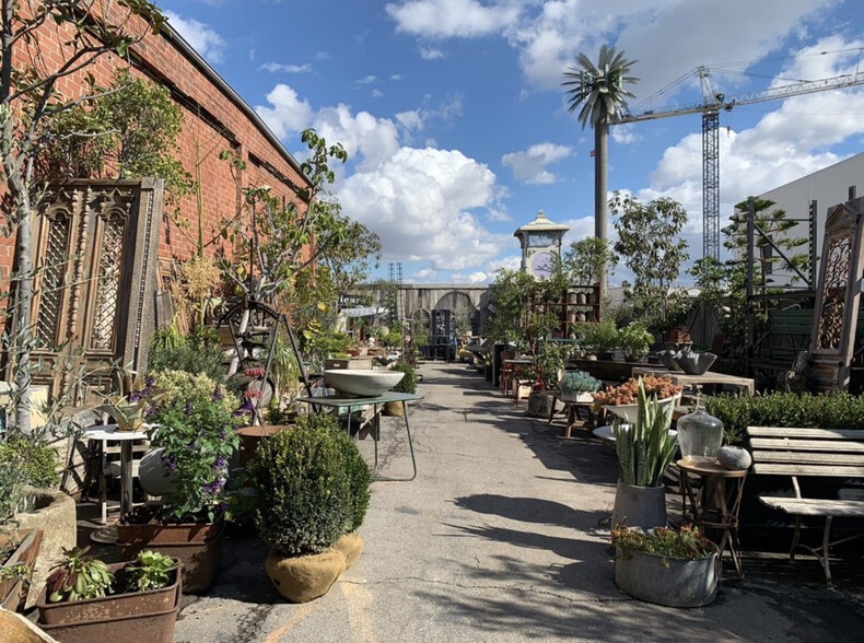 More Photos Of 3334 S La Cienega Pl, Los Angeles Warehouse For Lease