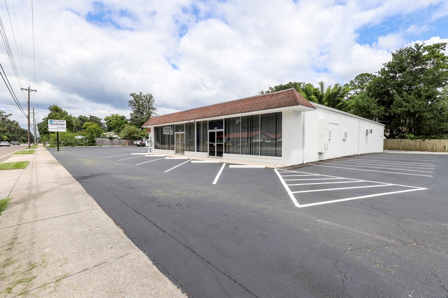 More Photos Of 2803 NW 6th St, Gainesville Freestanding For Lease
