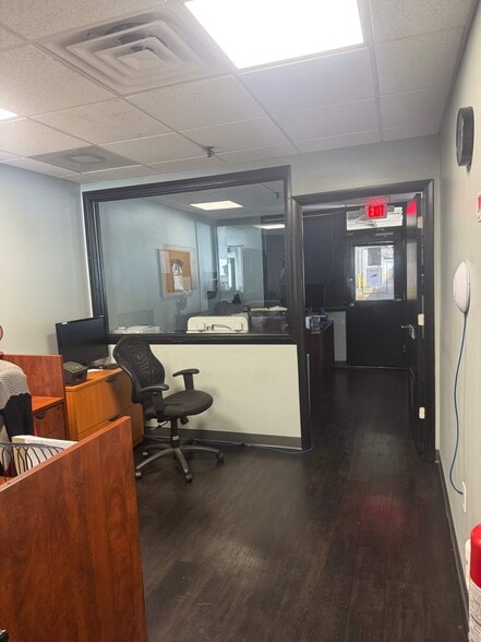 More Photos Of 600 Ellis Rd N, Jacksonville Warehouse For Lease