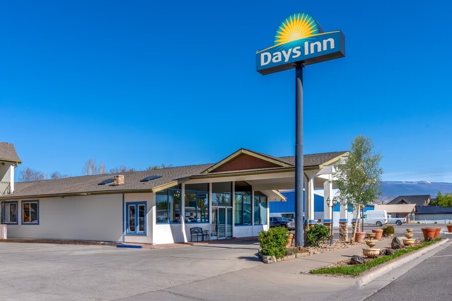 More Photos Of 903 Main St, Delta Hotel For Sale