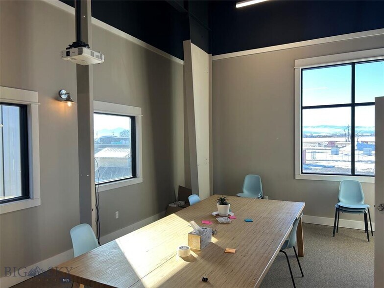 More Photos Of 119 Gold Miner Ln, Belgrade Flex For Lease