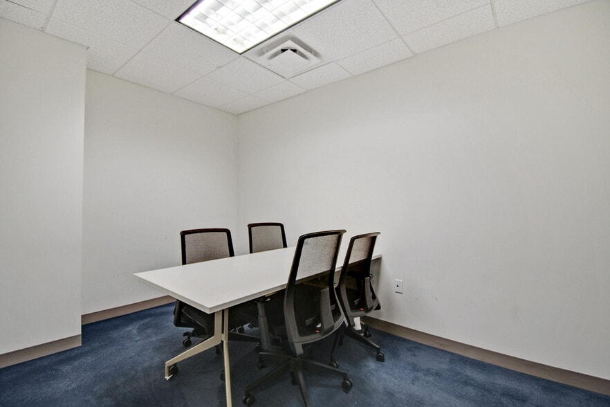 More Photos Of 9512 Sunbeam Center Dr, Jacksonville Office For Lease