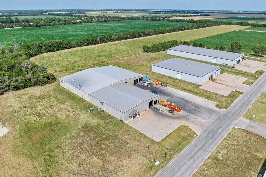 More Photos Of 1800 SE 9th St, Newton Manufacturing For Sale