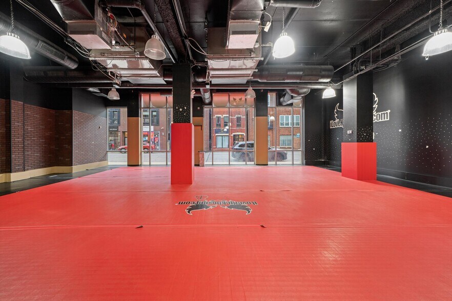 More Photos Of 1720 W North Ave, Chicago Storefront Retail Office For Lease