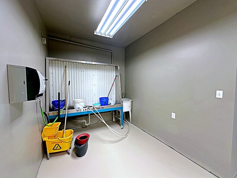 More Photos Of 195 Mackay Cres, Fort McMurray Warehouse For Sale