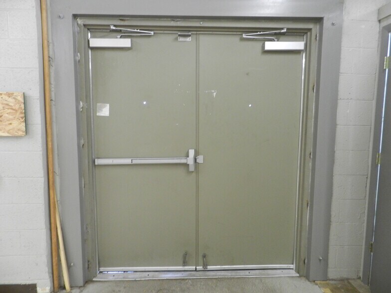 More Photos Of 202 E Main St, Montrose Storefront Retail Office For Lease