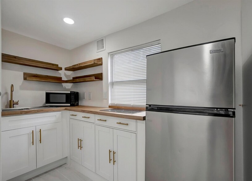 More Photos Of 8413 N Hamner Ave, Tampa Apartments For Sale