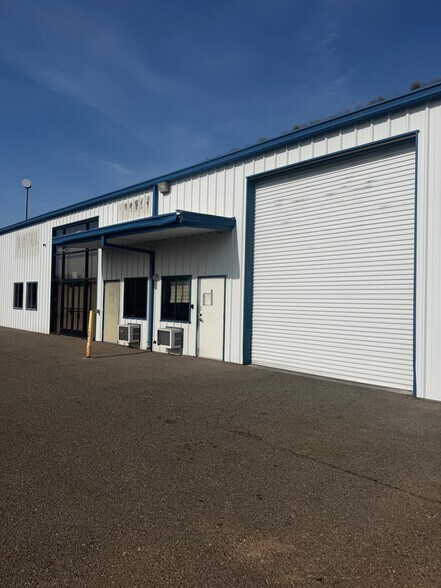 More Photos Of 17981 Ideal Pkwy, Manteca Flex For Lease