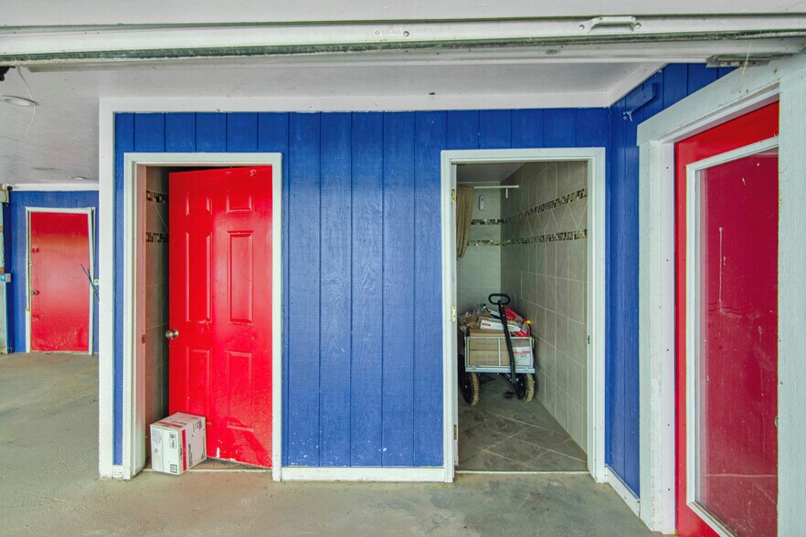 More Photos Of 27485 Cross Ln, Barnett Restaurant For Sale