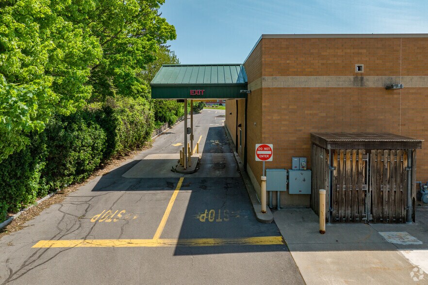 More Photos Of 5206 W Genesee St, Camillus Drugstore For Sale