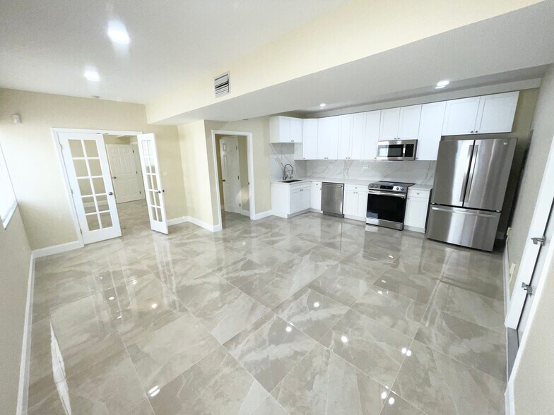 More Photos Of 1155 NE Cleveland St, Clearwater Office Residential For Lease