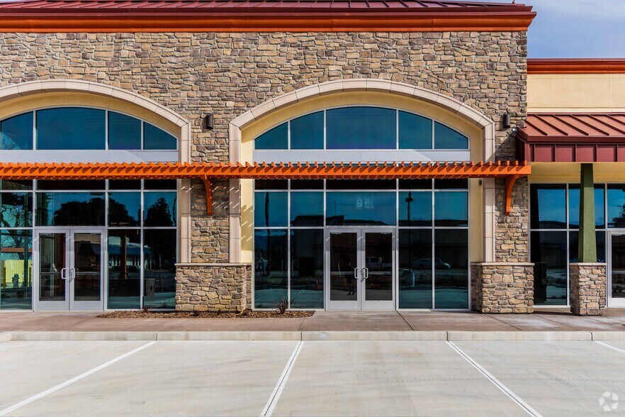 More Photos Of 6144 Leisure Town Rd, Vacaville Storefront For Lease
