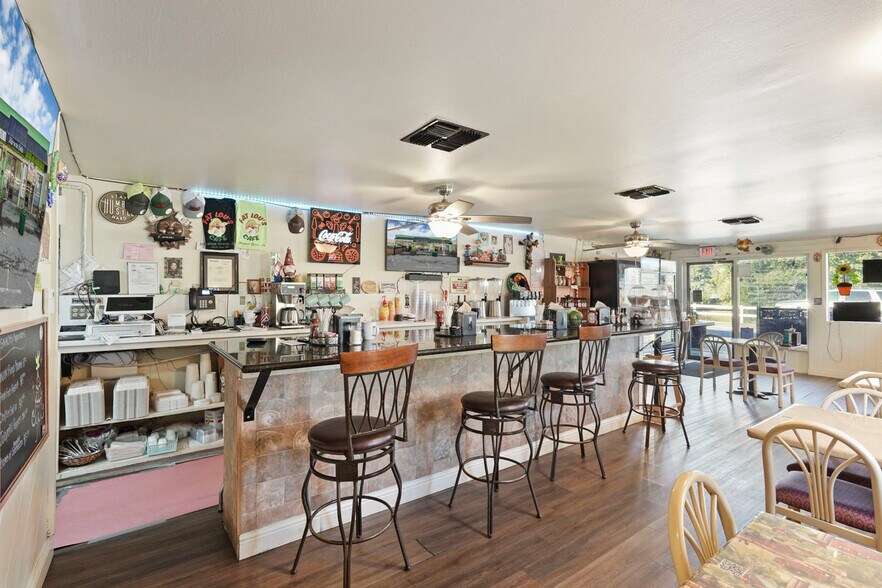 More Photos Of 14144 Market St, Walnut Grove Storefront For Sale