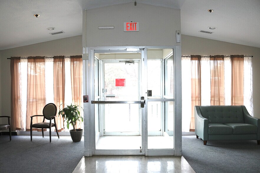 More Photos Of 202 W 3rd St, Hale Center Skilled Nursing Facility For Sale