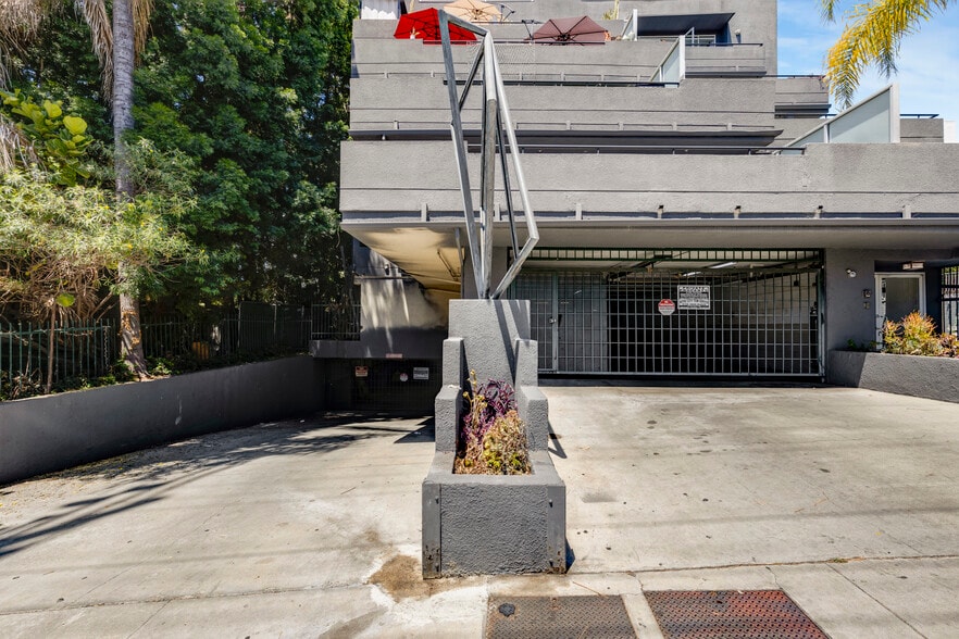 More Photos Of 939 Palm Ave, West Hollywood Apartments For Sale