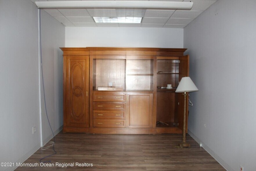 More Photos Of 1915 State Route 35, Oakhurst Medical For Lease