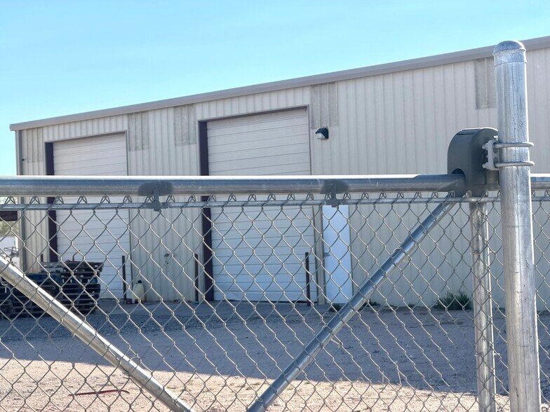 More Photos Of 2215 W Bender Blvd, Hobbs Warehouse For Lease