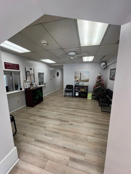 More Photos Of 320 E Lee Ave, Yadkinville Medical For Sale