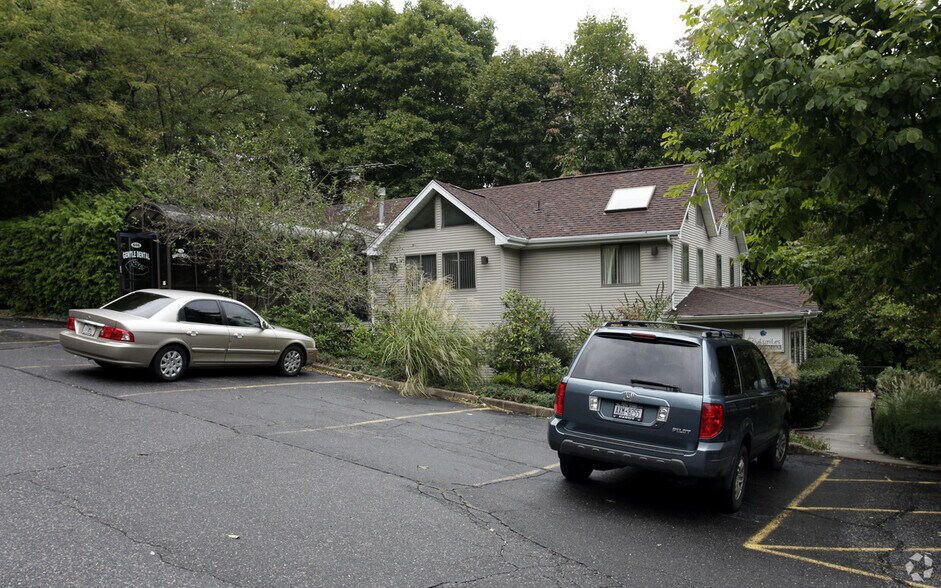 More Photos Of 656 Main St, Port Jefferson Office Residential For Lease