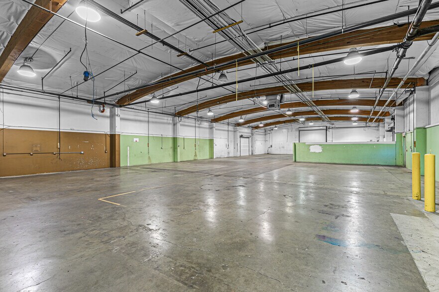 More Photos Of 1990 NW Washington Blvd, Grants Pass Warehouse For Sale