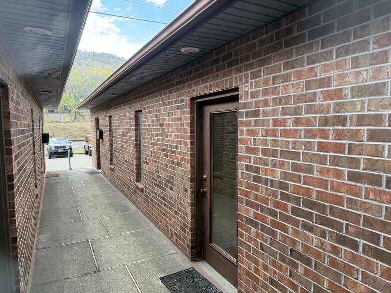 Primary Photo Of 618 Market Pl SW, Norton Office For Lease
