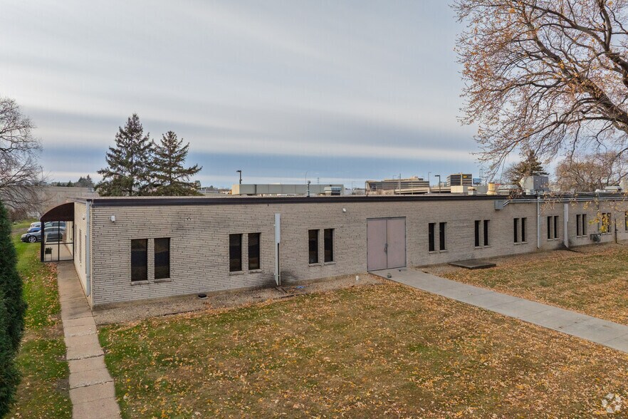 More Photos Of 8053 E Bloomington Fwy, Bloomington Office For Sale