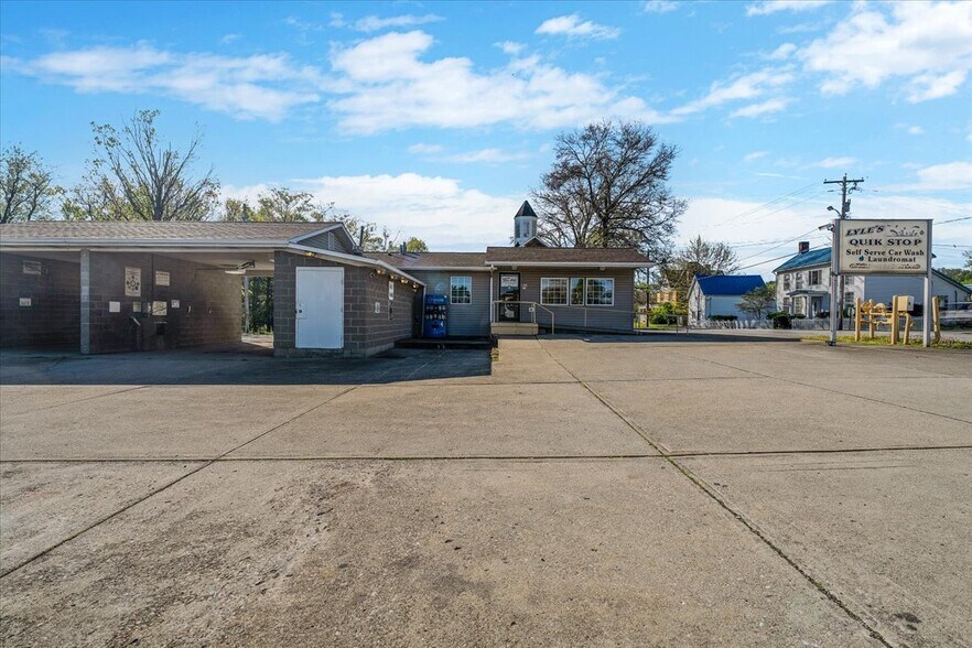 Primary Photo Of 212 Pine St, Jefferson Carwash For Sale