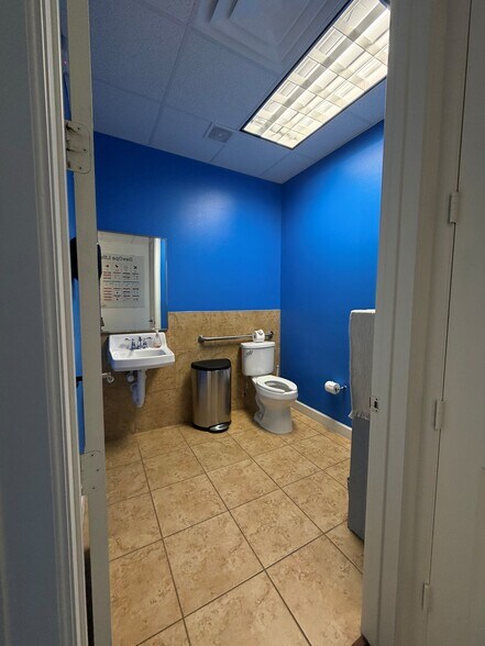 More Photos Of 20008 Champion Forest Dr, Spring Medical For Lease