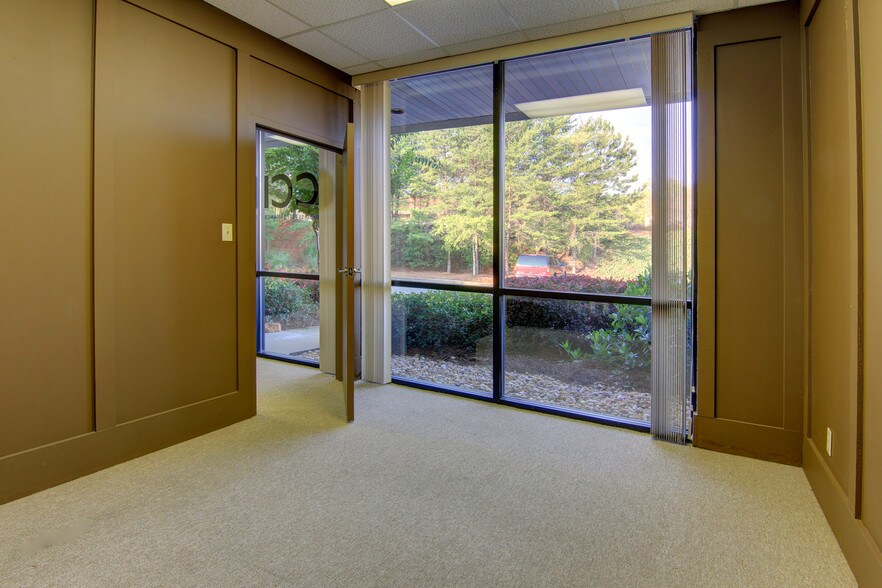 More Photos Of 225 Curie Dr, Alpharetta Light Distribution For Lease