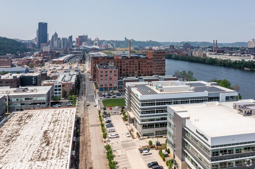 More Photos Of 2545 Railroad St, Pittsburgh Office Residential For Lease