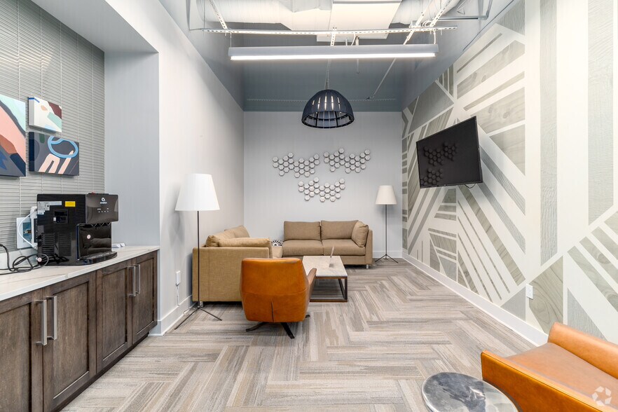 More Photos Of 1111 Metropolitan Ave, Charlotte Office Residential For Lease