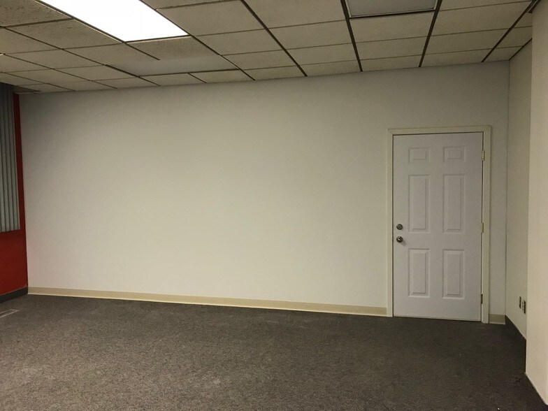 More Photos Of 4350 W Lincoln Hwy, Matteson Office For Sale