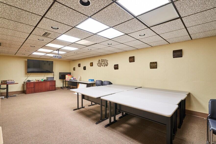 More Photos Of 640 W Market St, Akron Office For Sale