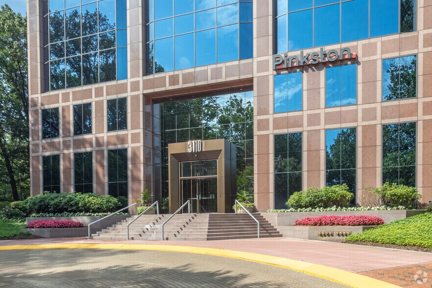 More Photos Of 3110 Fairview Park Dr, Falls Church Office For Lease