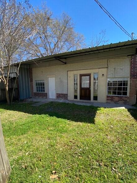 More Photos Of 828 Oak St, Houston Specialty For Sale