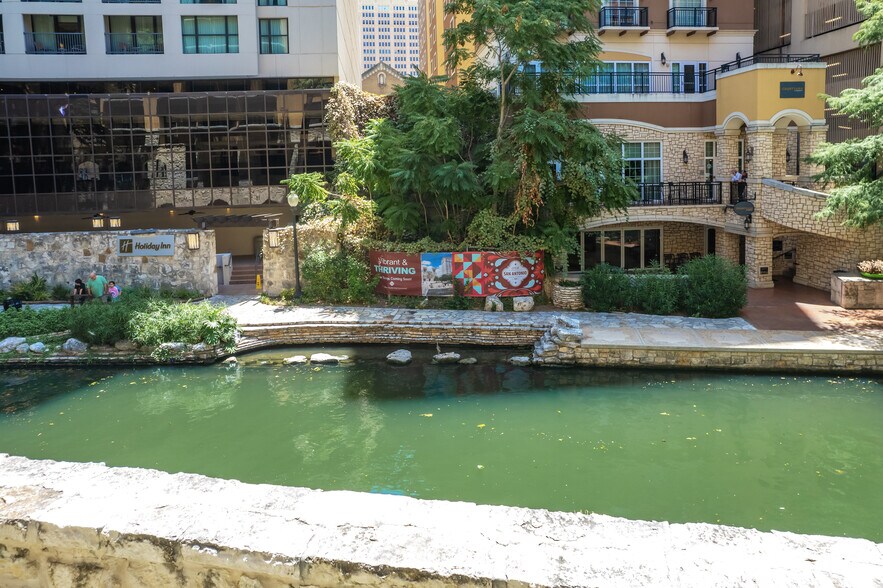 More Photos Of 211 N Saint Marys St, San Antonio Storefront For Sale