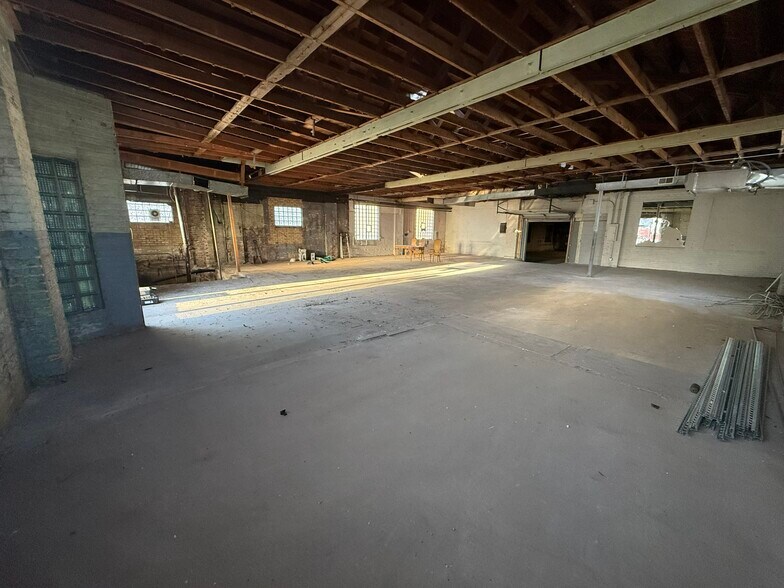 More Photos Of Barron Blvd, Grayslake Warehouse For Lease
