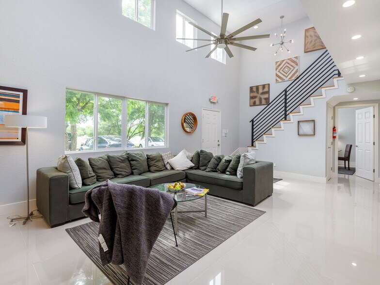 More Photos Of 1115 W Slaughter Ln, Austin Office Residential For Lease