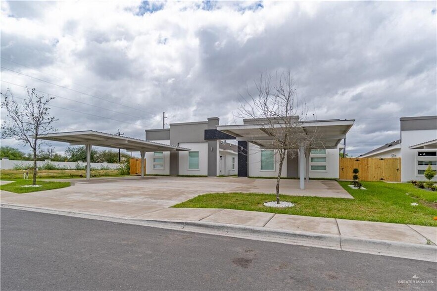 Primary Photo Of 105 Lauryn Dr, San Juan Multifamily For Sale