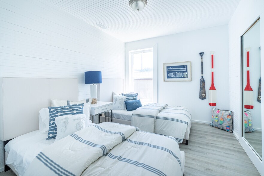 More Photos Of 267 W Sixth St, Port Orford Storefront Retail Residential For Sale