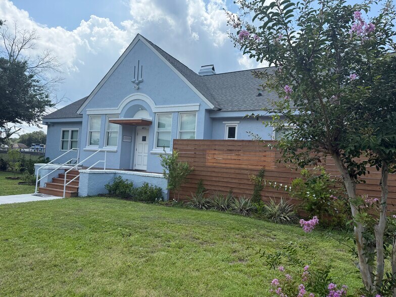 More Photos Of 4951 Jenkins Ave, North Charleston Office For Sale