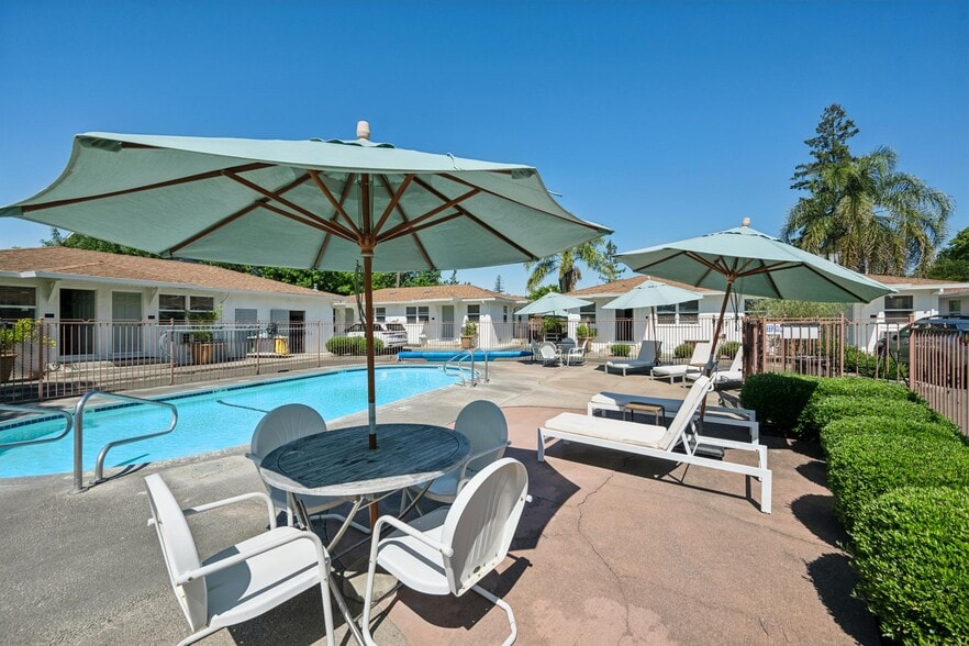 More Photos Of 1623 Lake St, Calistoga Hotel For Sale