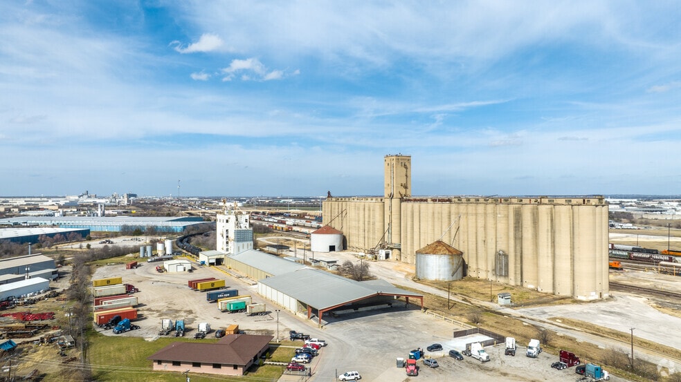 More Photos Of 2101 Terminal Rd, Fort Worth Warehouse For Lease