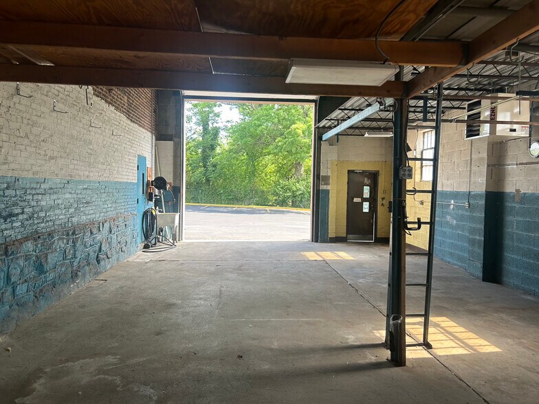 More Photos Of 113-115 N 5th St, Darby Warehouse For Sale