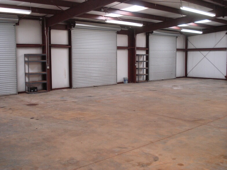 More Photos Of 9760 SW Tigard St, Tigard Light Manufacturing For Lease