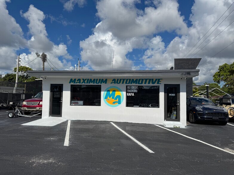 More Photos Of 1822 N Dixie Hwy, Hollywood Storefront Retail Residential For Sale