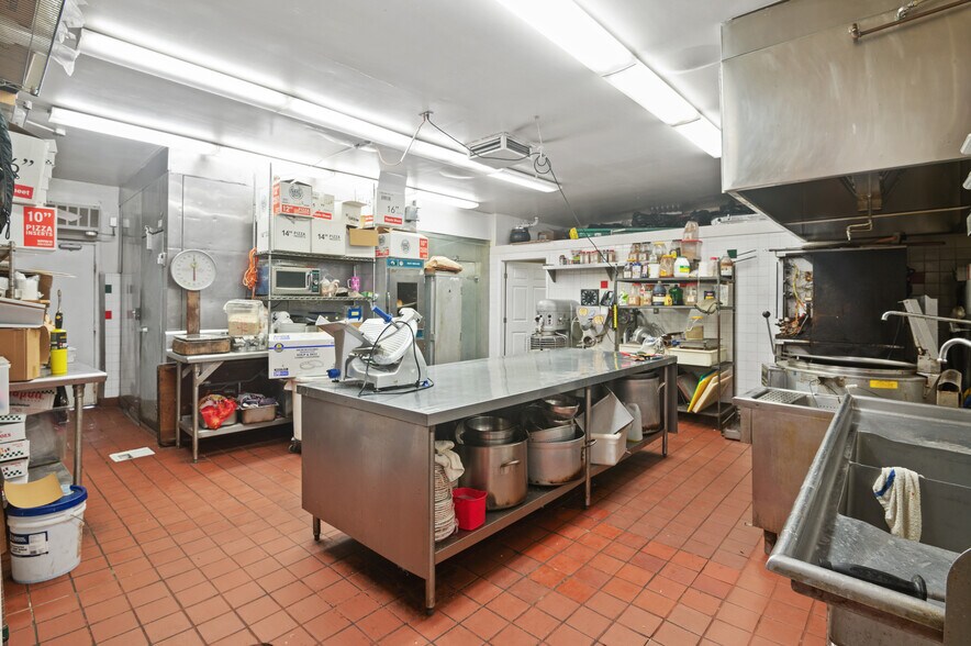 More Photos Of 16503 Whittier Blvd, Whittier Restaurant For Sale