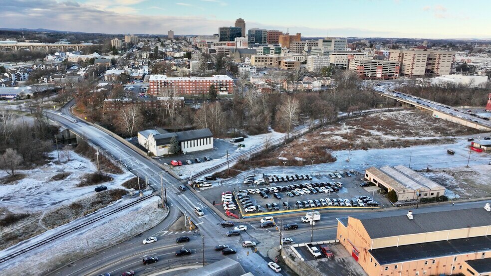 More Photos Of 124 3rd St, Allentown Auto Dealership For Lease